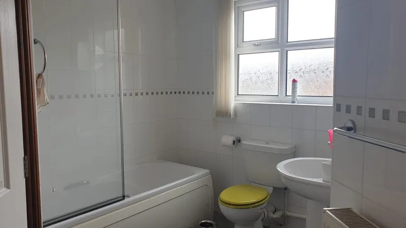 Avondale St // 2 Bed Student Flat // Aug 2026 - Image 9